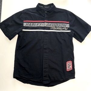 Like New! Mens Harley Davidson Button up Shirt, Size Medium.